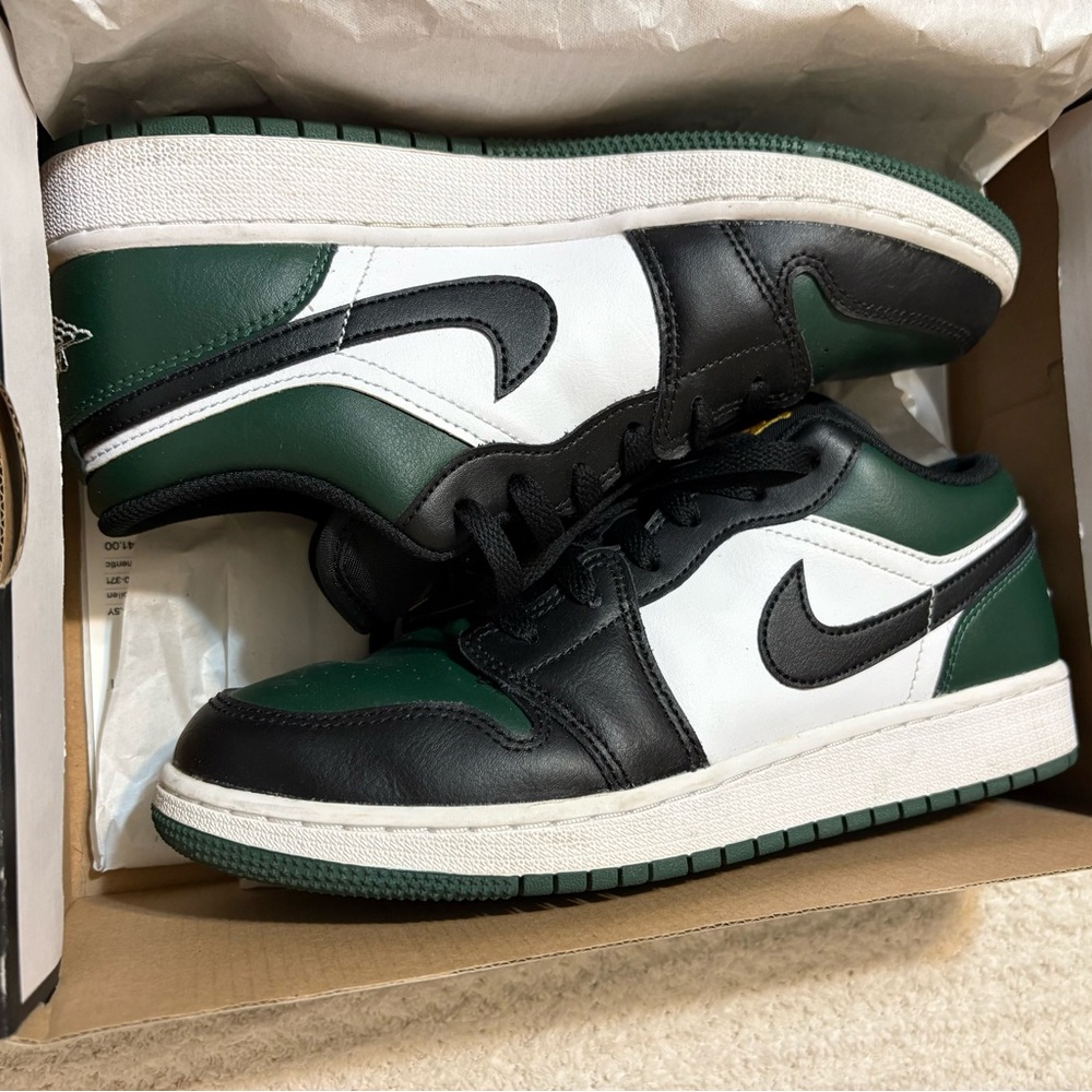 Air Jordan 1 Low GS “Nobel Green” - Size 8W/6.5Y